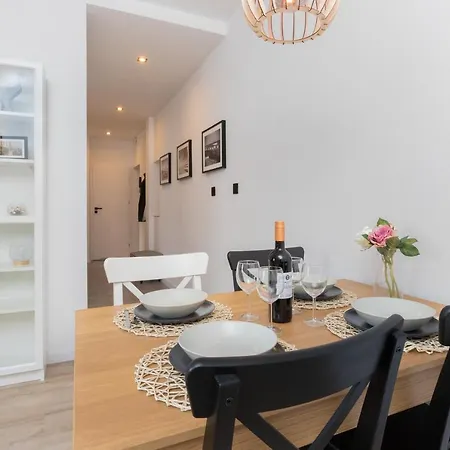 Marina Corner By Renters *